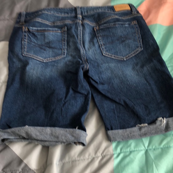 Jean distressed capris - Picture 2 of 2